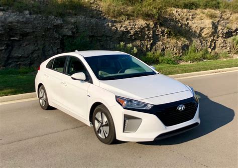 2018 Hyundai Ioniq hybrid photo