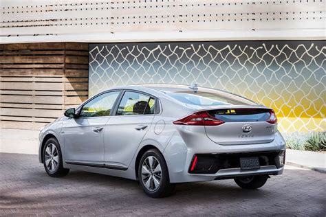 2018 Hyundai Ioniq plug-in hybrid photo