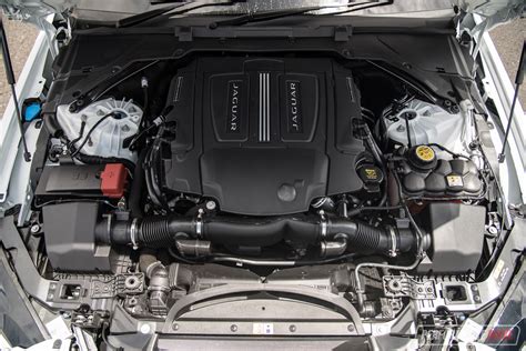 2018 Jaguar Xe engine