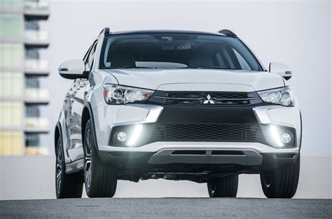 2018 Mitsubishi Outlander sport photo