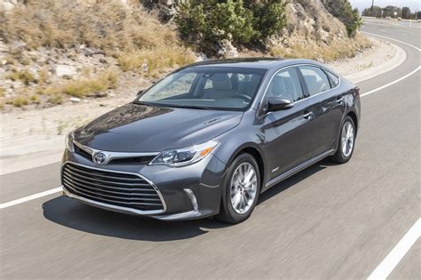 2018 Toyota Avalon hybrid photo