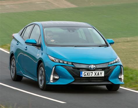 2018 Toyota Prius plug-in hybrid photo