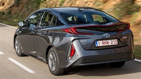 2018 Toyota Prius plug-in hybrid photo