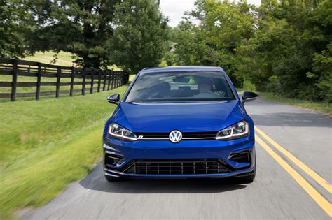 2018 Volkswagen Golf r photo