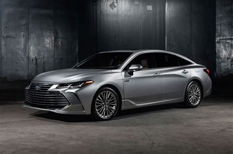 2019 Toyota Avalon hybrid photo