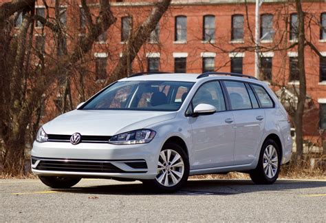 2019 Volkswagen Golf sportwagen photo