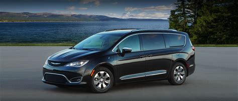 2020 Chrysler Pacifica hybrid photo