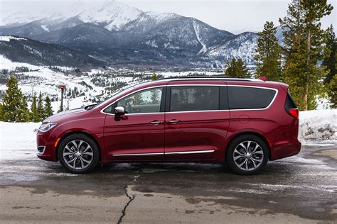 2020 Chrysler Pacifica photo