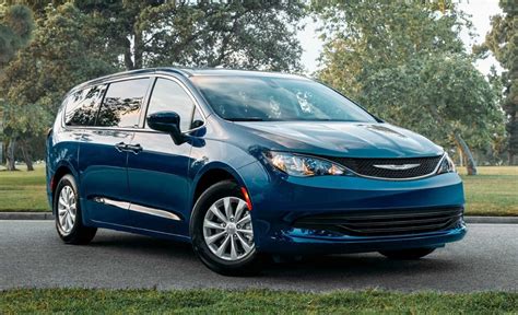 2020 Chrysler Voyager engine