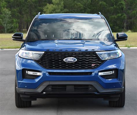 2020 Ford Explorer photo