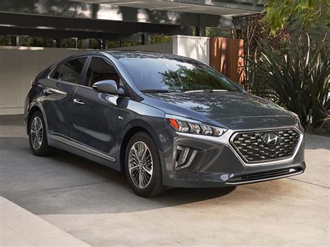 2020 Hyundai Ioniq plug-in hybrid photo