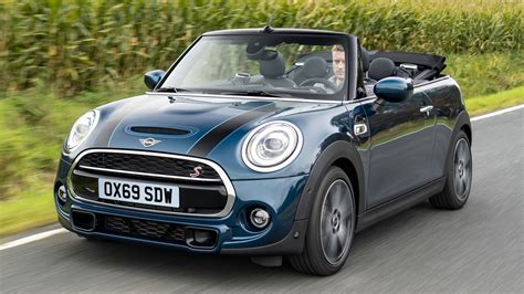 2020 Mini Cooper s photo