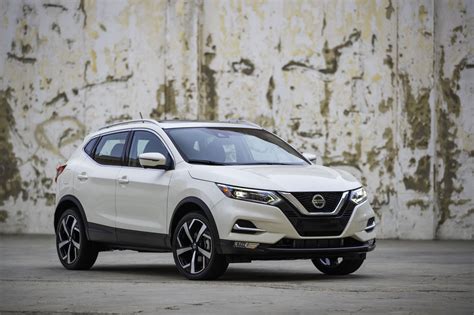 2020 Nissan Rogue sport engine