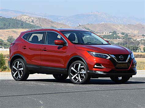 2020 Nissan Rogue sport photo