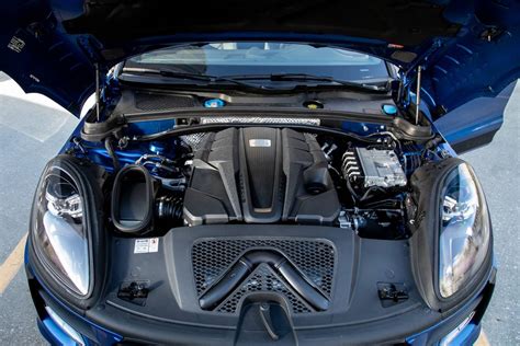 2020 Porsche Macan engine