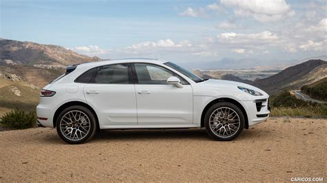 2020 Porsche Macan photo