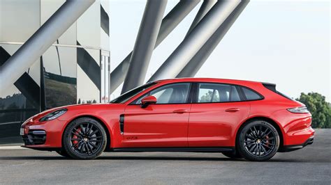 2020 Porsche Panamera photo