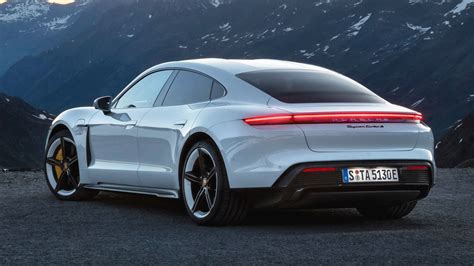 2020 Porsche Taycan photo