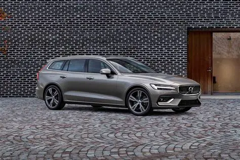 2020 Volvo V60 photo