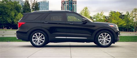 2021 Ford Explorer photo