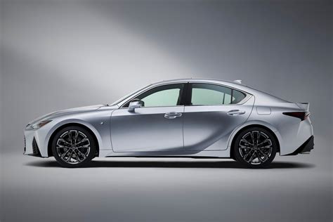 2021 Lexus Is photo