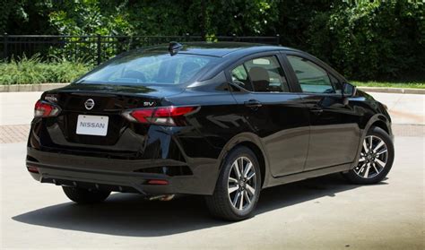 2021 Nissan Versa photo