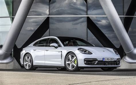 2021 Porsche Panamera photo