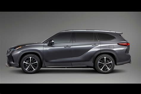 2021 Toyota Highlander hybrid photo