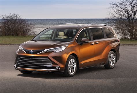 2021 Toyota Sienna hybrid photo