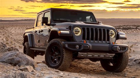 2022 Jeep Gladiator engine