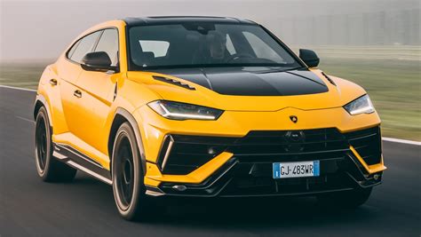 2022 Lamborghini Urus photo