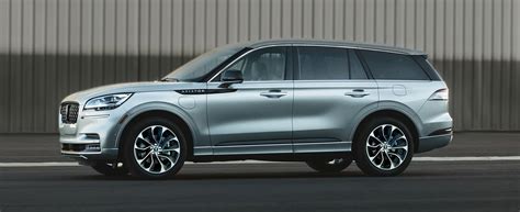 2022 Lincoln Aviator photo