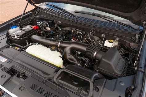 2022 Lincoln Navigator engine