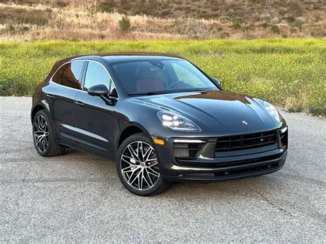 2022 Porsche Macan photo