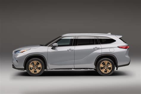 2022 Toyota Highlander hybrid photo