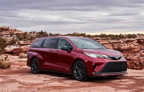 2022 Toyota Sienna hybrid photo