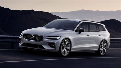 2022 Volvo V60cc photo