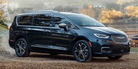 2023 Chrysler Pacifica photo