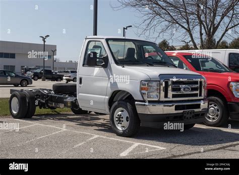 2023 Ford E-450 engine