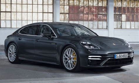 2023 Porsche Panamera photo