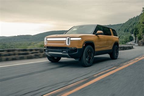 2023 Rivian R1s engine