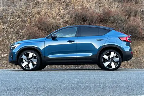 2023 Volvo C40 photo