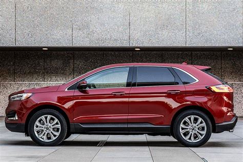 2024 Ford Edge photo