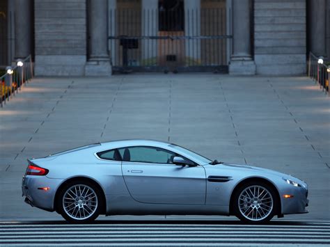 Aston martin V8 vantage 2008 photo