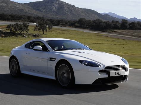 Aston martin V8 vantage 2011 photo