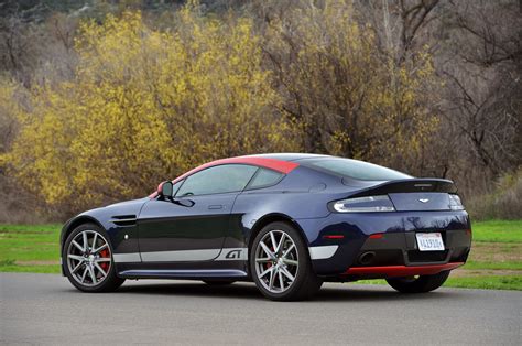 Aston martin V8 vantage 2015 photo