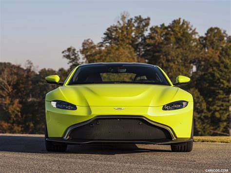 Aston martin Vantage photo