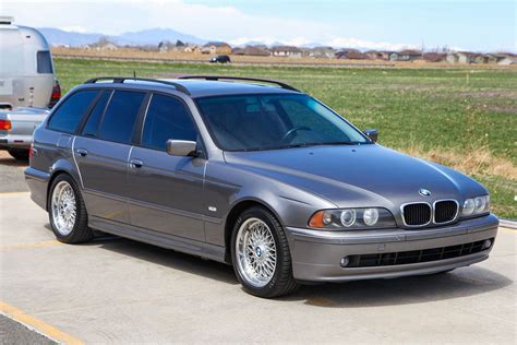 photo of Bmw 525ia sport wagon car production