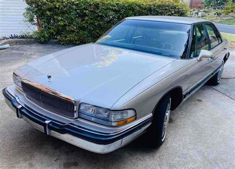 Buick Park avenue 1994 photo