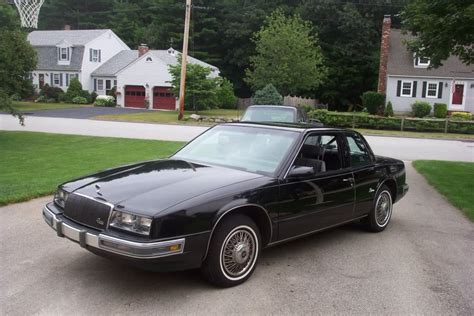 Buick Riviera 1987 photo